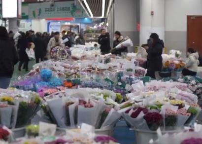 年货市场物丰价稳 供销两旺