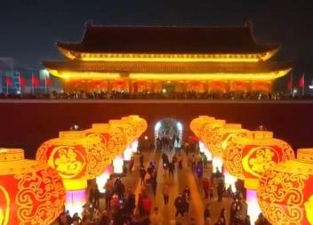 踩街、打铁花、甲骨文彩灯 各地龙年氛围感“拉满” 红红火火过大年