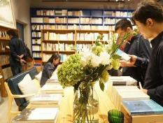 55.85%的受访大学生曾边读书边交友 年轻人爱上阅读社交