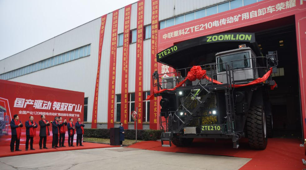 首台百吨级国产电传动矿用车下线