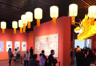 民俗“踩街”闹新春、博物馆里过大年 各地旅游市场火热 文化氛围拉满