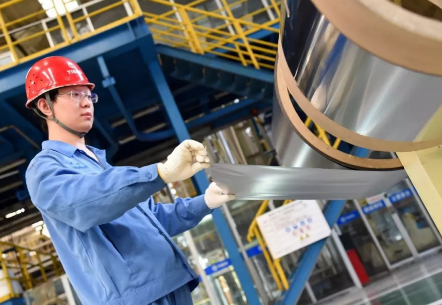 攀钢成功开发出0.015毫米“手撕钢”