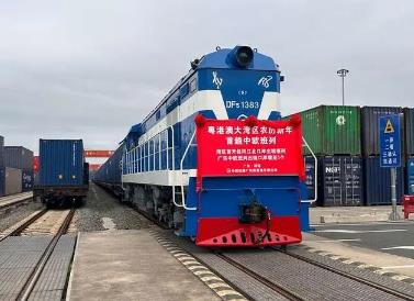 中欧班列：奏响世界各国合作发展新乐章