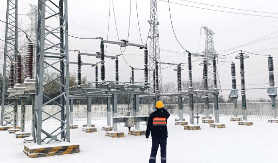 中国中铁员工全力护航春节铁路运输安全