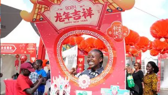 中国传统文化“走向”海外 欧洲多国举办庙会等活动共庆元宵佳节