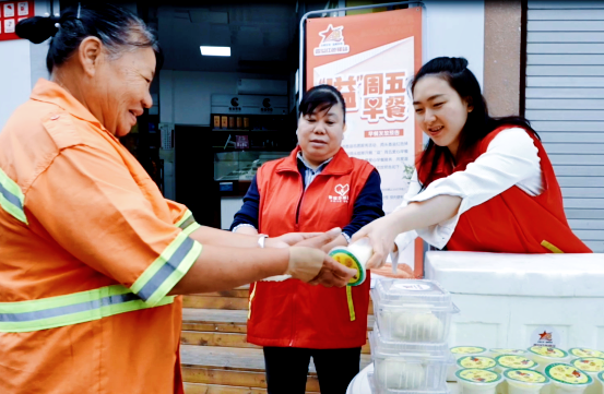 浙江洞头：“香溢”志愿有三色 为民服务增“温度”