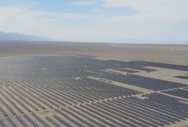 不毛之地变身能源新“绿洲” “多能互补”确保新能源高质量发电