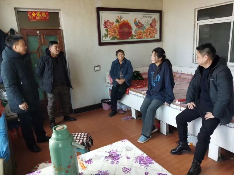 爱心助学办实事 真心浓情把梦圆