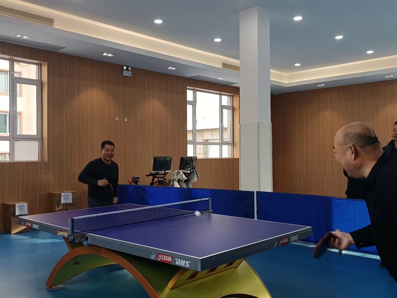 职工比赛激活力 趣味竞技展风采