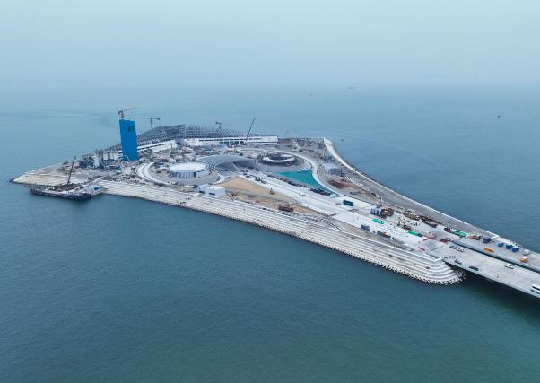 粤港澳大湾区深中通道海底沉管隧道开始沥青路面施工