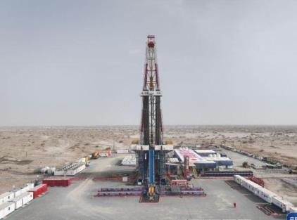 地下“冲刺”成功  我国在大漠腹地打出首口万米深井