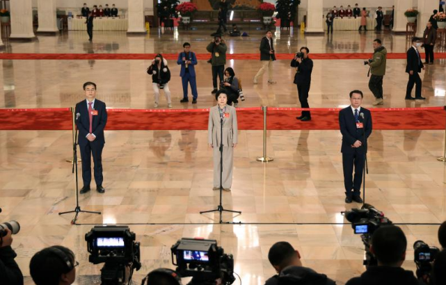 触摸时代脉搏　传递民生温度——全国政协十四届二次会议第二场“委员通道”扫描