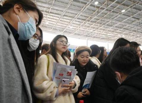 2024年内蒙古首场青年就业招聘会 线上线下提供岗位2.6万余个