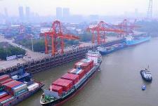 湖北现代内河航运向新而行