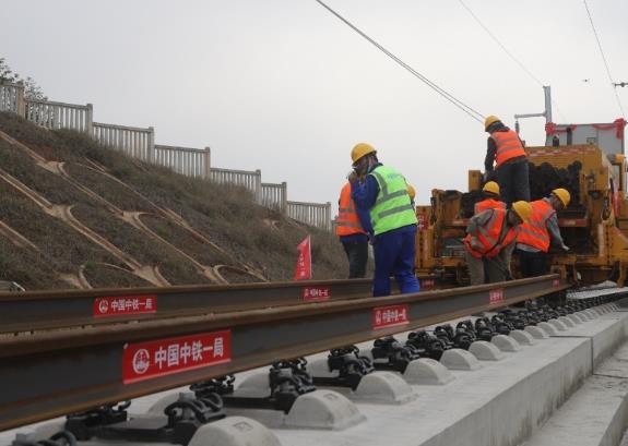 进度条更新 梅龙高铁正式进入全线铺轨阶段