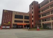 我国共有各级各类学校49.83万所