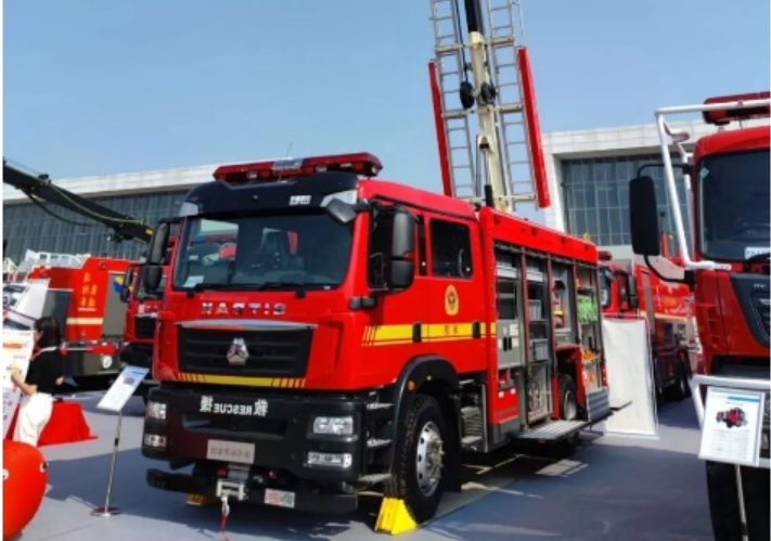 新兴际华集团设计研制的云梯（多功能）主战消防车取得重大突破