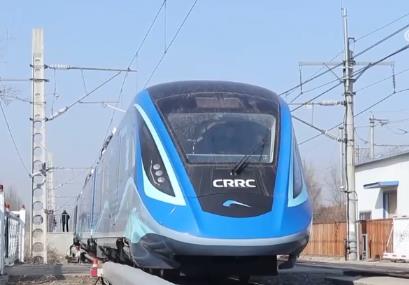 新突破！氢能源市域列车带动产业链创新发展