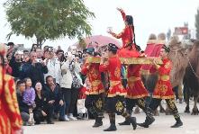 新疆力争今年接待游客3亿人次