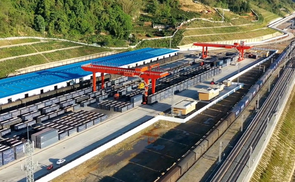 中老铁路国际货物列车开行突破9000列