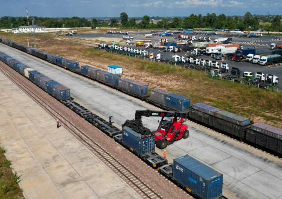 中老铁路“澜湄快线”货物列车累计开行突破1000列