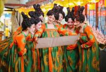 看电视节目 追实景国潮