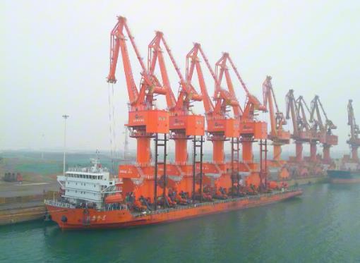 “钢铁战将”！北部湾港北海港区再添10台新门机