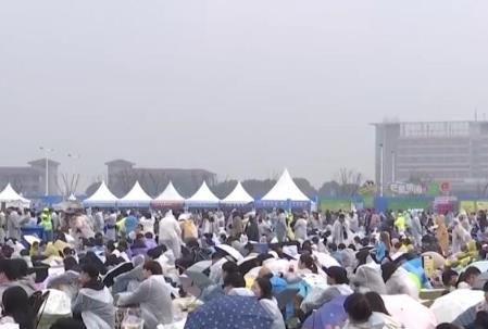 消费市场“春潮涌动” 春日“颜值”转化为经济“产值”