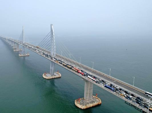 单日1.84万辆次 清明节前港珠澳大桥车流创新高