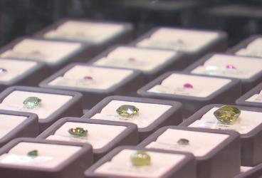 彩色宝石设计劲吹“中国风” 消费市场多元业态释放巨大潜力