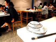 福建省消委会：经营者不得强行收取餐位费