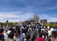 清明假期出游热 春日经济有活力