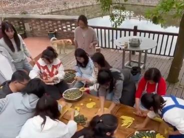 “旺”“火”“增”！多样化寻“春” 推动假期消费“热辣滚烫”