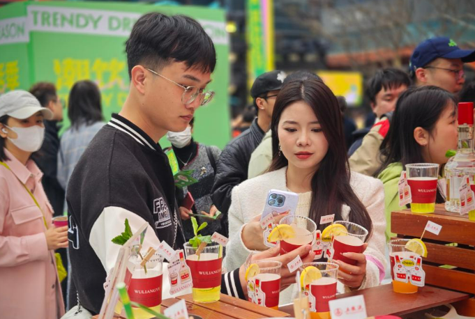 国货“潮品”持续火热 推动多行业焕新发展