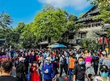 “五一”旅游热折射经济潜力