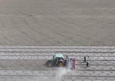 希望的田野生机勃勃 忙碌有序的春耕春种图正徐徐展开