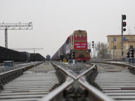 今年以来二连浩特铁路口岸出入境中欧班列突破1000列