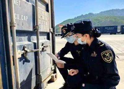 中老铁路进出口货物突破800万吨