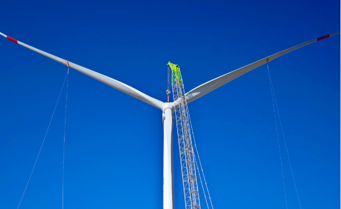 全球最高海拔单体容量最大风电项目首台机组成功吊装