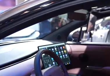 新车型、新技术、多元化，向“新”而行！智能网联引领汽车产业驶入发展“快车道”