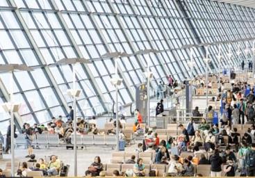 中国扩大免签政策初见成效 入境游热度持续攀升 “畅游中国”更便捷