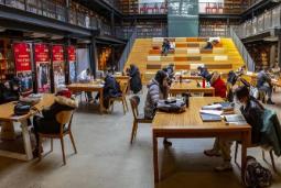 近九成受访青年喜欢读书，多元化阅读体验各有所好