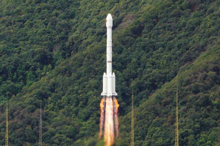 通信南北极！长三乙成功发射我国首颗中轨宽带通信卫星