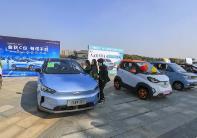 2024年新能源汽车下乡拉开帷幕，产品、服务、政策多管齐下