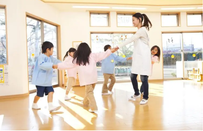 去年我国普惠性幼儿园达23.6万所 占幼儿园总数的86.2%