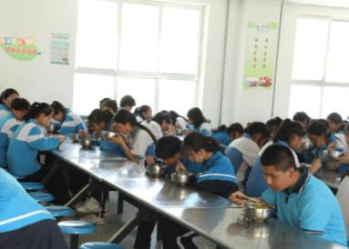 甘肃：免费营养餐为150余万农村学生强身壮志