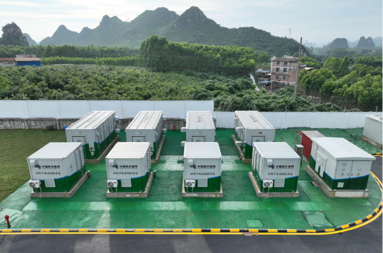 南方电网公司投运我国首个大容量钠离子电池储能电站