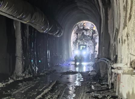 大瑞铁路高黎贡山隧道有新进展 1号竖井转入正线施工