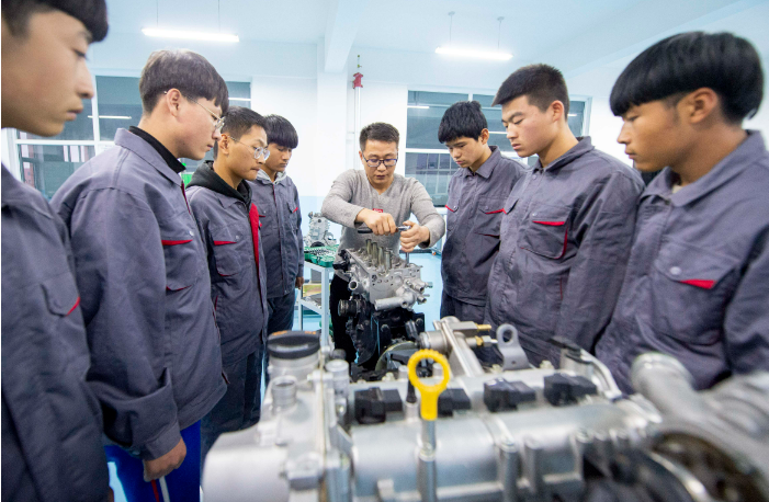 以现代产业学院破解供需“两张皮”