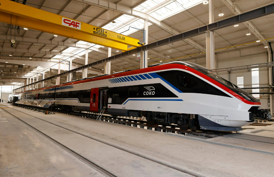 首次进入欧洲 国产高速动车组亮相塞尔维亚